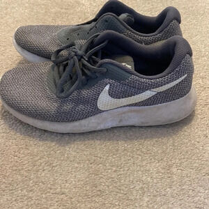 Nike gray sneakers size 5 lace up athletic sneakers